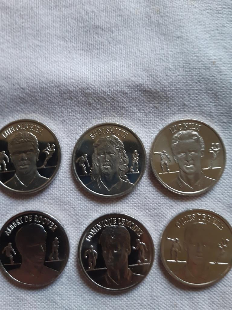 6 Buttons van voetballers (zie foto's), Ophalen of Verzenden, Zo goed als nieuw