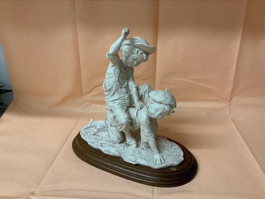 Beeldje spelende kinderen, Ophalen of Verzenden