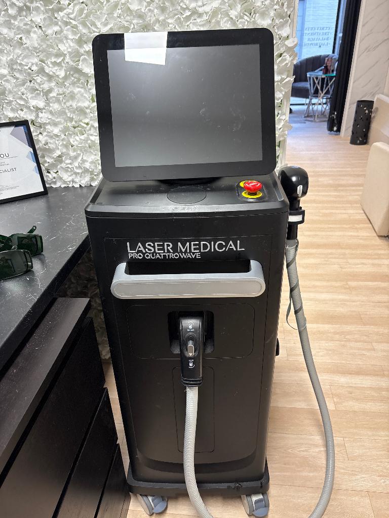 Laserontharing apparaat Lasermedical Quattro wave, Elektronische apparatuur, Persoonlijke Verzorgingsapparatuur, Ophalen, Zo goed als nieuw
