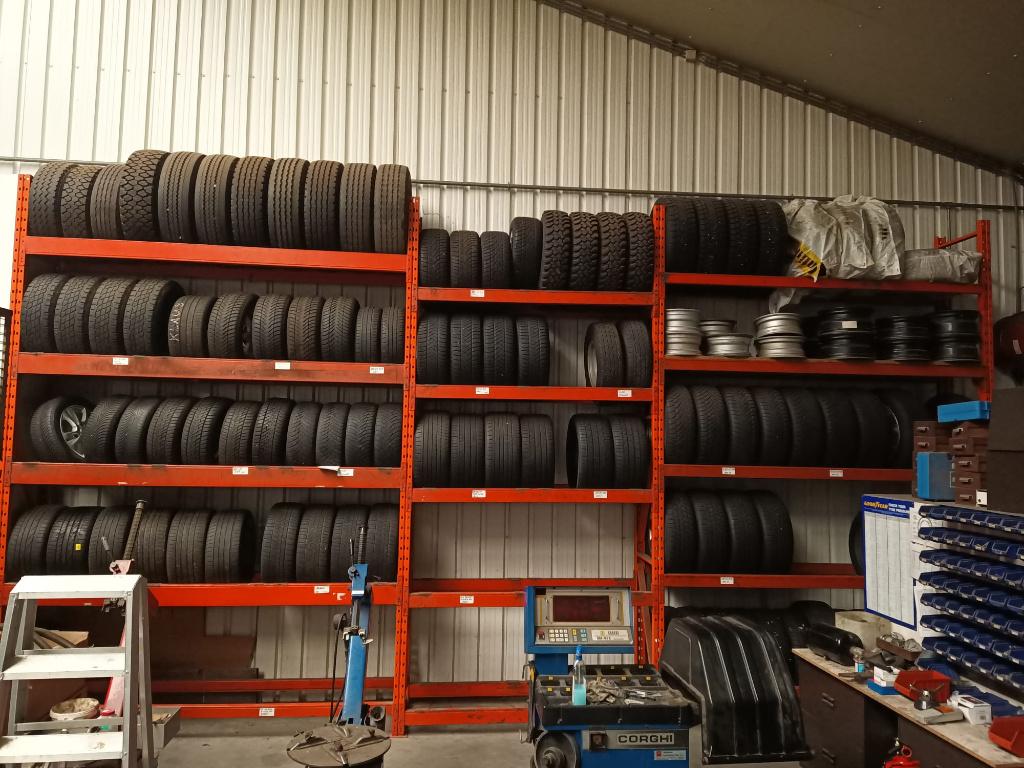 Partij banden te koop, Enlèvement, Pneus été, Pneu(s)