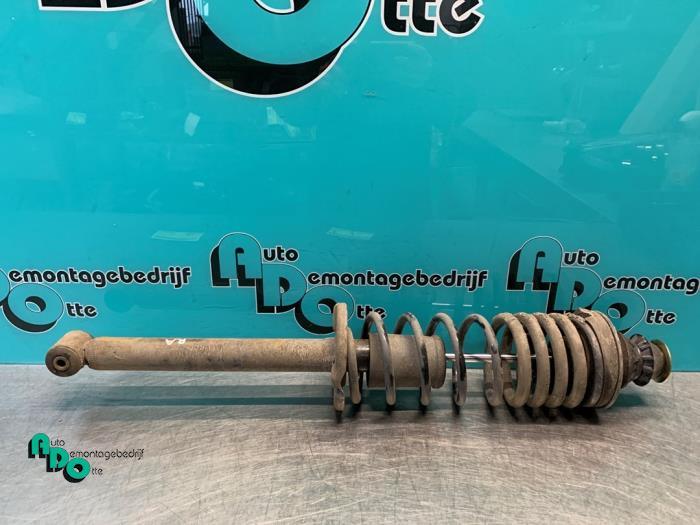 Schokdemperpoot rechts-achter van een Volkswagen Golf (Golf, Auto-onderdelen, Ophanging en Onderstel, Gebruikt, -, Volkswagen