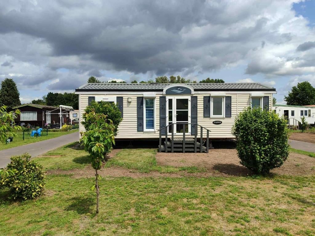 Stacaravan RapidHome mét staanplaats aan het donkmeer, Caravanes & Camping