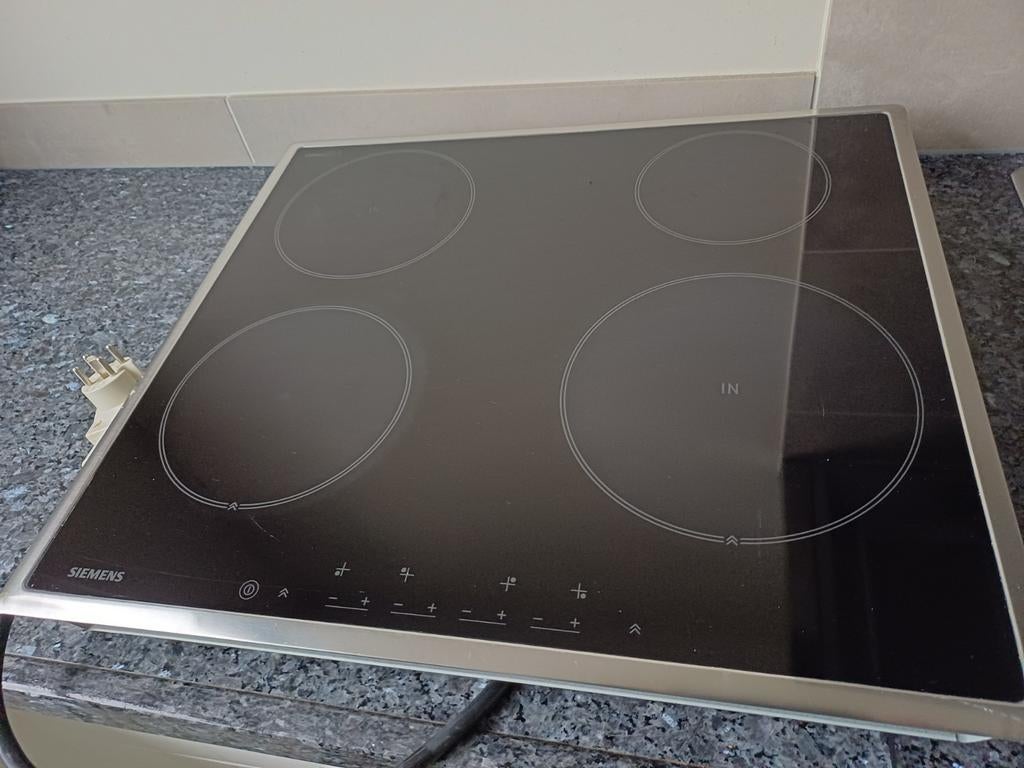 Cuisinière à induction Siemens EH77754EU/01 HME141TC, Electroménager, 4 zones de cuisson, Encastré, Comme neuf, Enlèvement