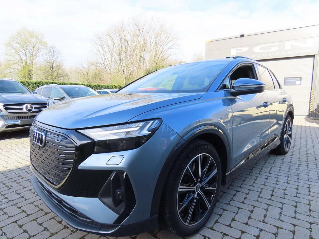 Audi Q4 e-tron Q4 e-Tron 82 kWh 40 S line (bj 2022), Auto's, Audi, Automaat, Gebruikt, Zwart, Blauw