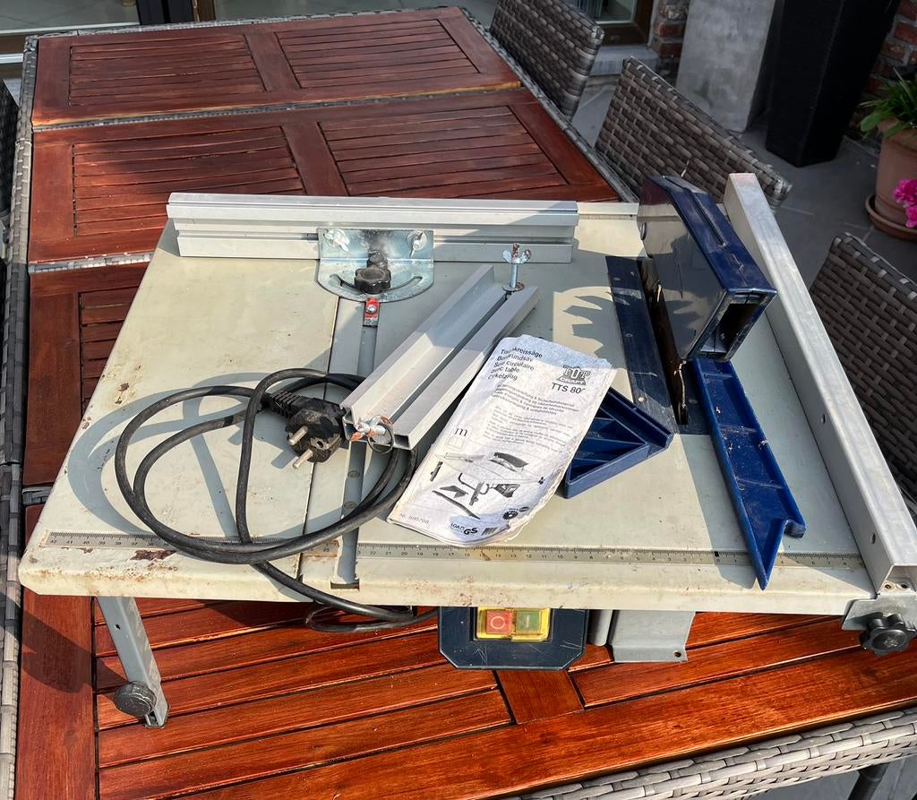 Zaagtafel gebruikt, Enlèvement, Utilisé