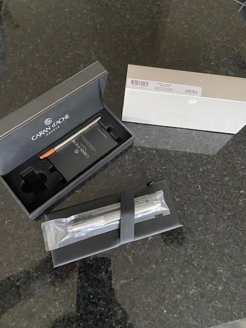 Rollerpen Caran d'ache, Collections, Neuf, Autres marques, Avec boîte, Enlèvement