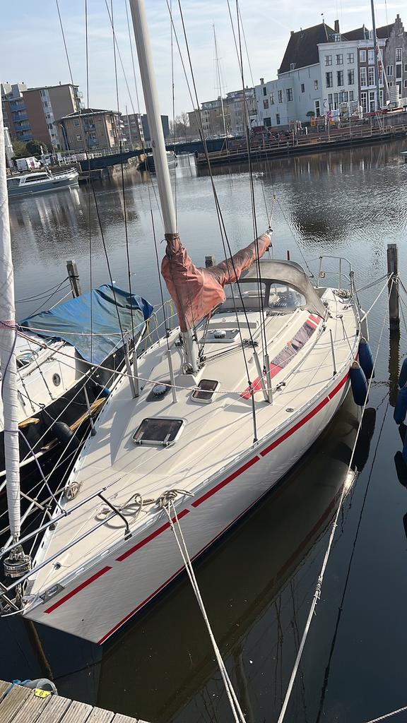 Beneteau 30 es kajuitzeilboot, Watersport en Boten, Kajuitzeilboten en Zeiljachten, Ophalen, Diesel, Zo goed als nieuw, 9 tot 12 meter