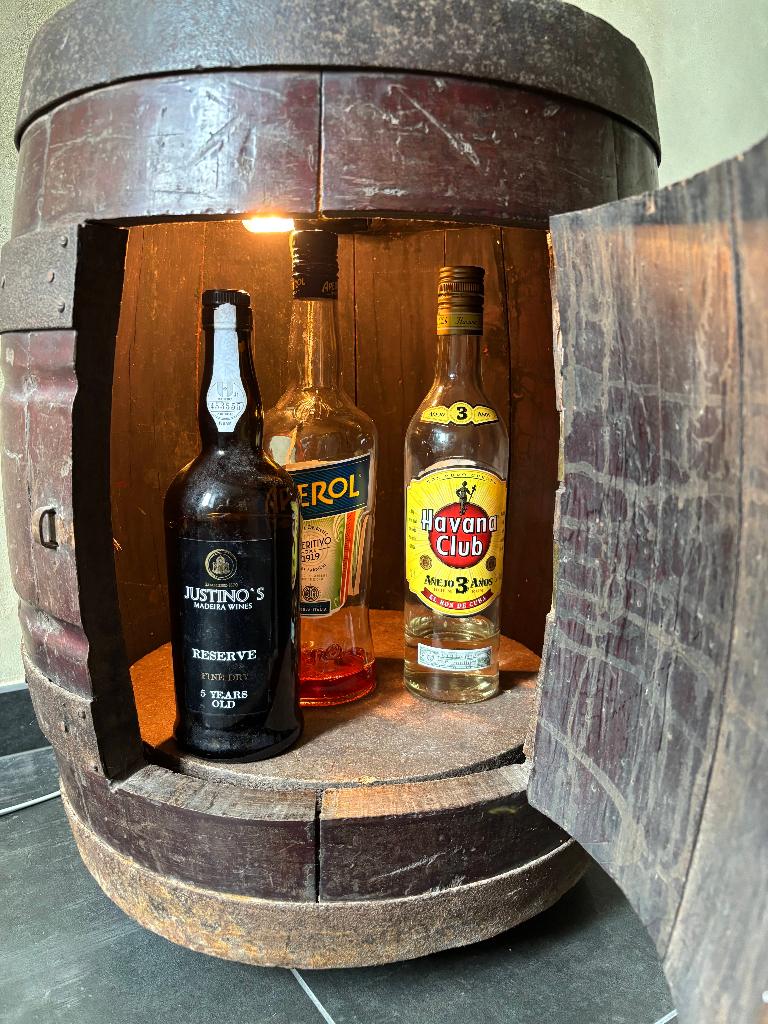 Tonneau bar éclairé avec plateau tournant, Enlèvement, Utilisé