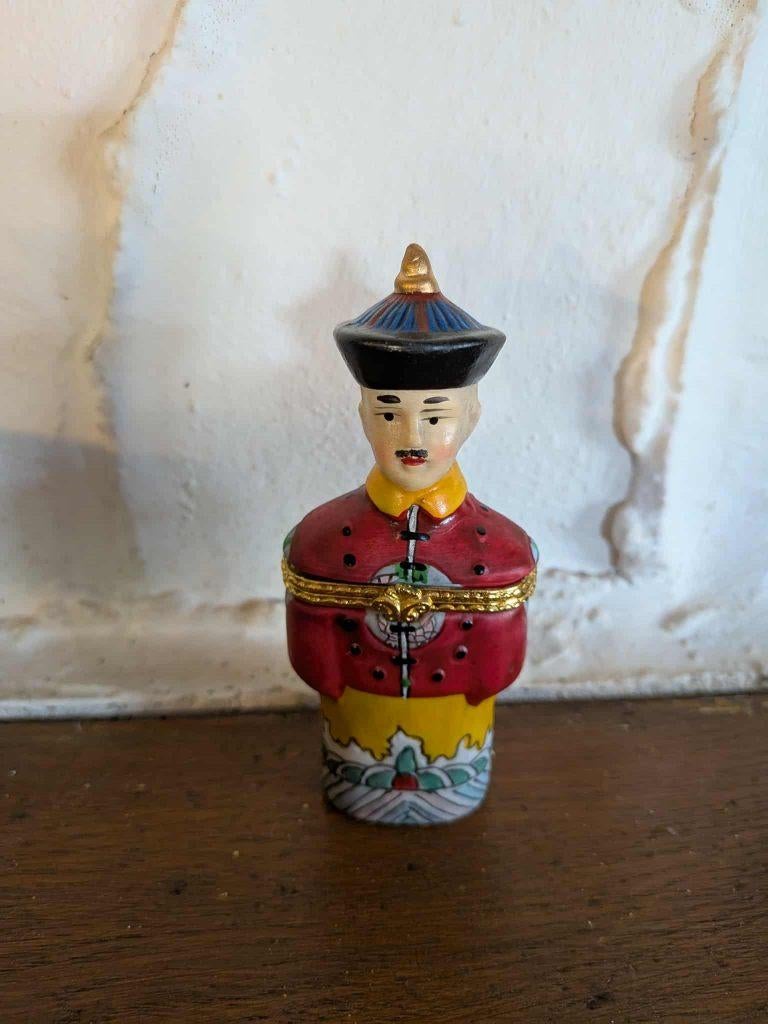 Oude keramische snuifdoos, Ophalen