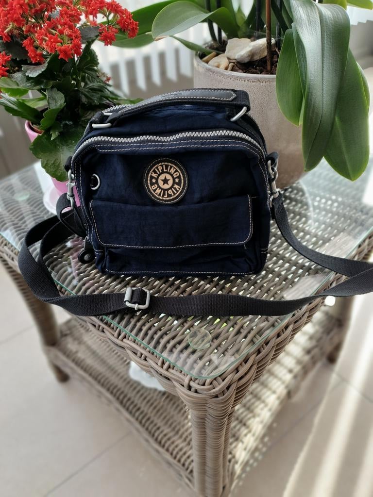 Sac à main Kipling bleu foncé neuf, Bijoux, Sacs & Beauté, Sacs | Sacs Femme, Enlèvement ou Envoi, Bleu, Sac à main