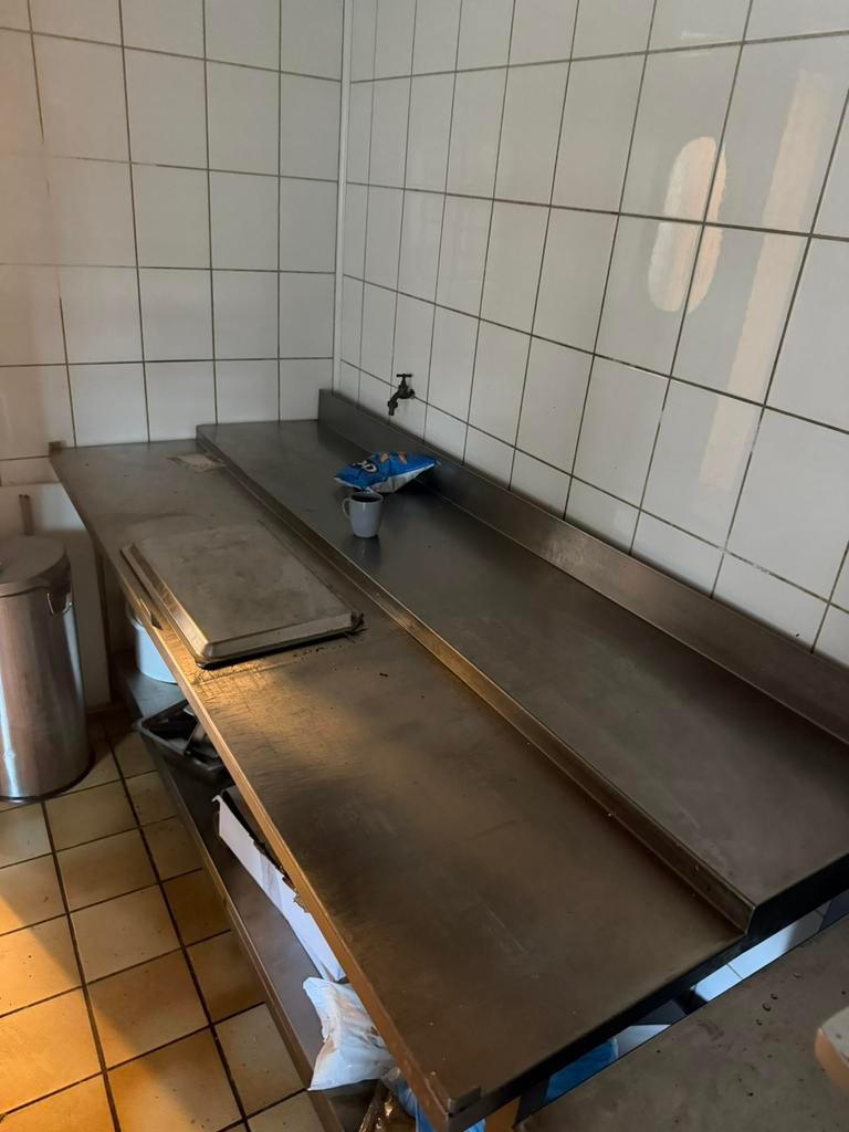 La table pour la boucherie professionnelle, inox, Enlèvement