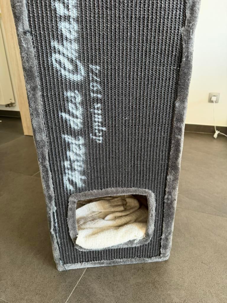 Kattenpaal goede staat weinig tot niet gebruikt, Ophalen, Zo goed als nieuw