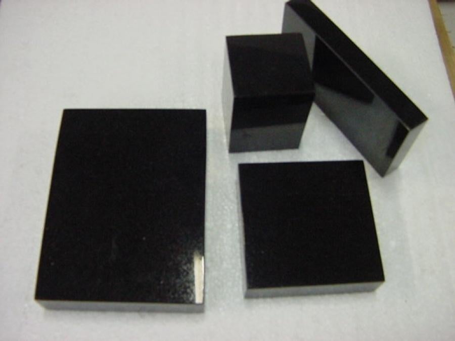 zwart granieten sokkels, Ophalen