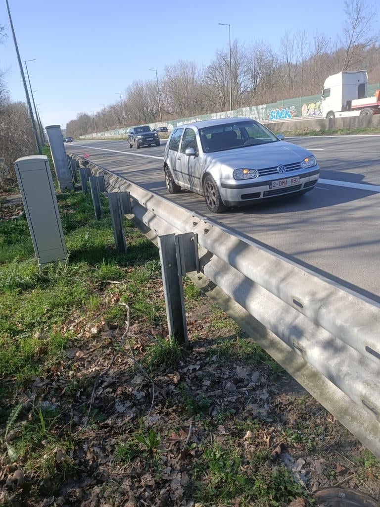 KAPOT VW golf 4 1.4 benzine 2002, Autos, Argent ou Gris, Achat, 1670 kg, Boîte manuelle