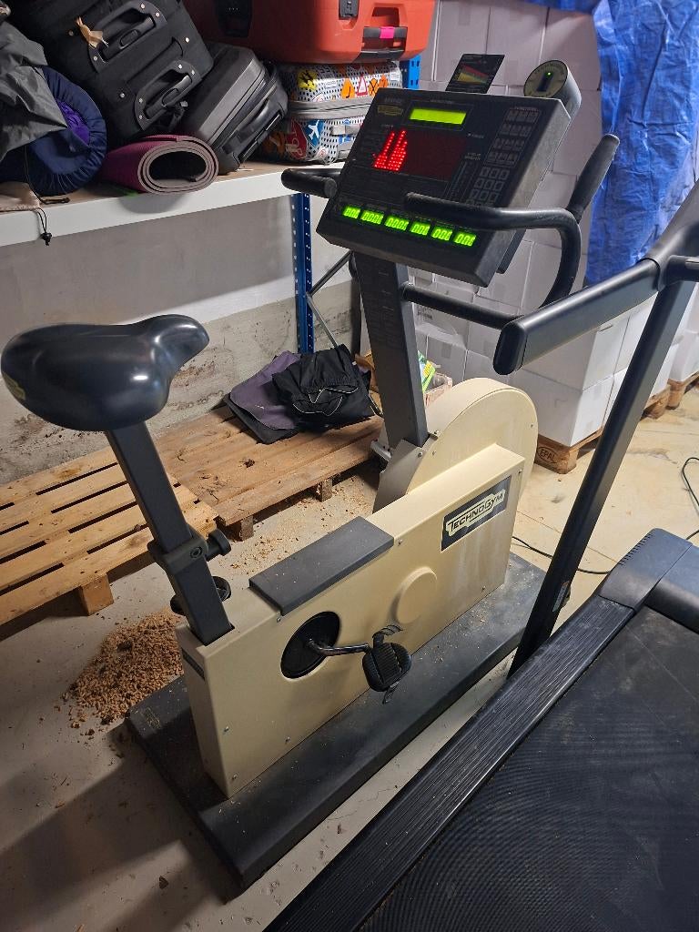 Vélo d'exercice Technogym, Sports & Fitness, Appareils de fitness, Enlèvement, Utilisé, Vélo d'appartement