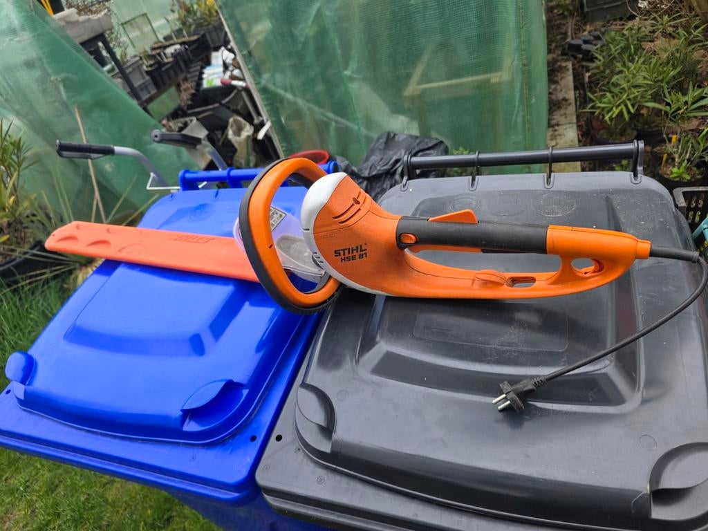 Taille-haie Stihl HSE 81, Enlèvement
