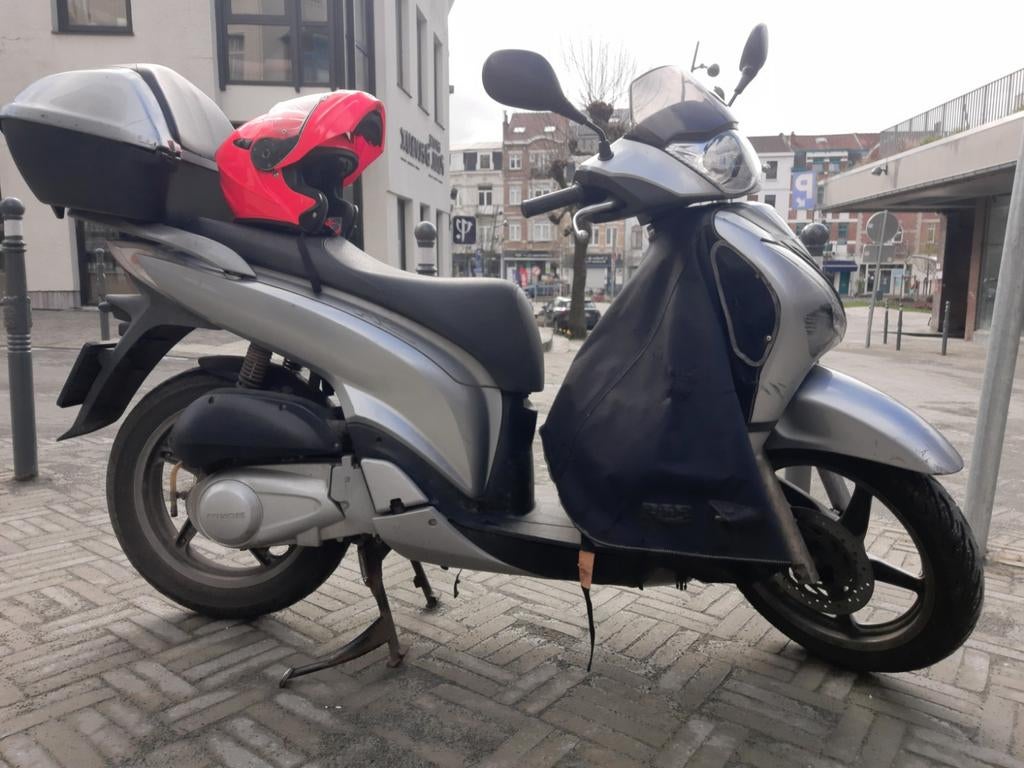 Scooter Honda sh125 23000km 850euros., Vélos & Vélomoteurs, Scooters | Marques Autre, Enlèvement