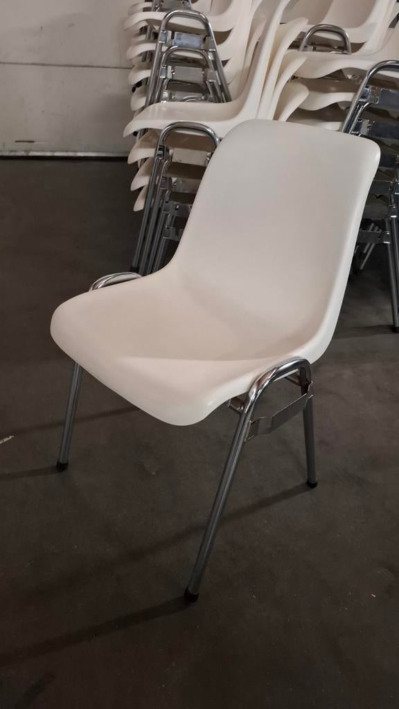 60 kuip horeca stapelbare partij stoelen zaal vintage lot, Huis en Inrichting, Stoelen, Ophalen of Verzenden, Metaal