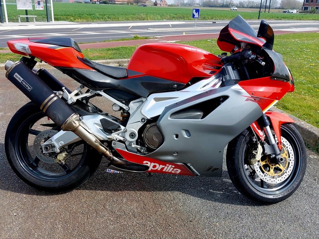 Aprilia rsv1000r uit het jaar 2004