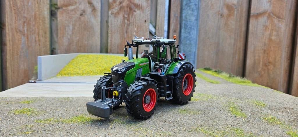 Verbouwde Fendt 832 Vario 1:32, Hobby en Vrije tijd, Modelauto's | 1:32, Ophalen of Verzenden, Nieuw, Tractor of Landbouw, Overige merken