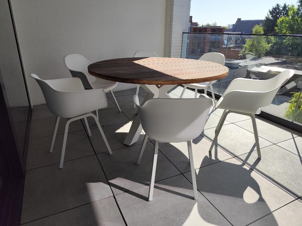 Table de patio ronde en pin (chaises aussi disponibles), Enlèvement, Comme neuf, Rond, Bois