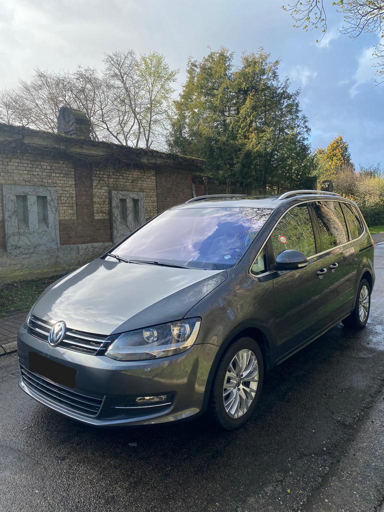 VOLKSWAGEN SHARAN 2.0 TDI BLUEMOTION 2012 was van diplomaat, Auto's, Volkswagen, Automaat, Beige, Particulier, Achteruitrijcamera