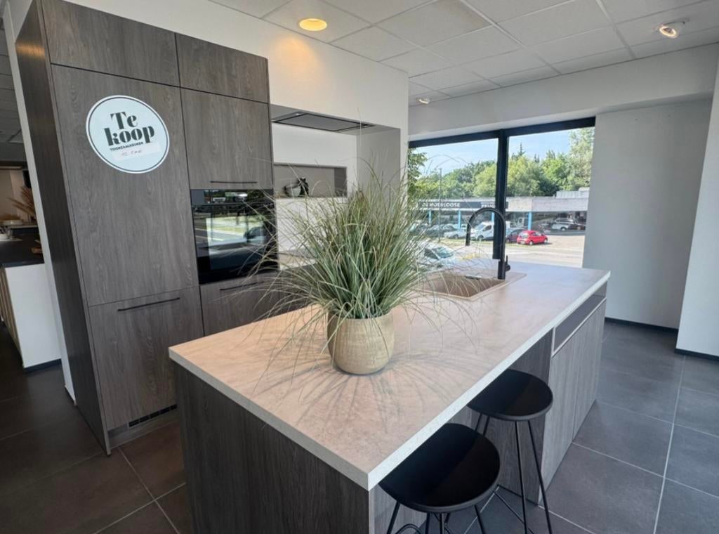 Toonzaalmodel te koop uitbraak juni 2026 €9.900, Enlèvement, Neuf