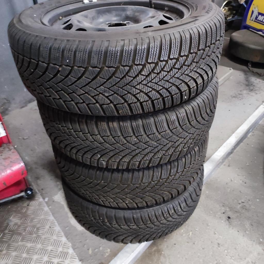 195/60/16 kit hiver jantes + pneus Bridgestone VW t-cross, Autos : Pièces & Accessoires, Pneus et Jantes, Pneus hiver, 16 pouces