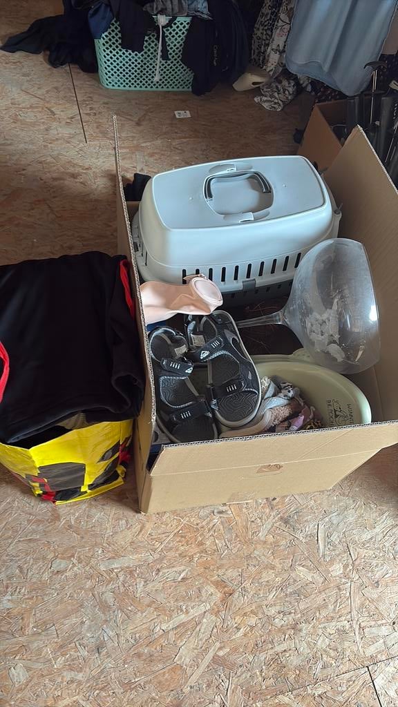 Spullen voor rommelmarkt ( grote hoeveelheid merkkleding !), Enlèvement, Comme neuf