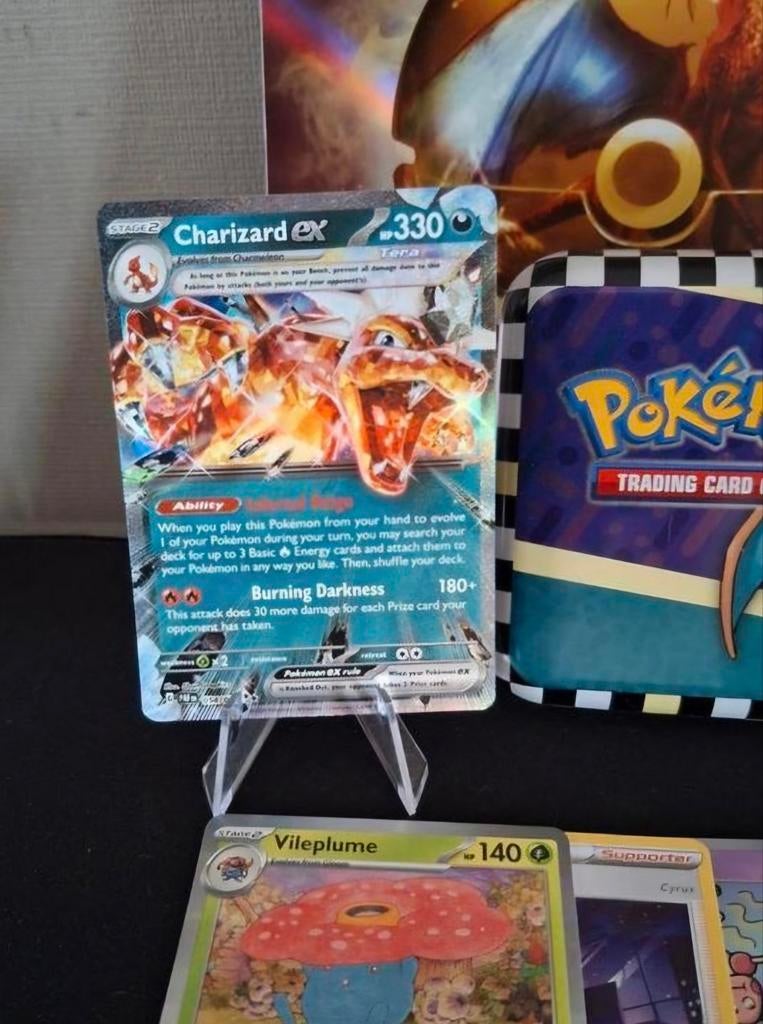 Set Pokémon Charizard avec dossier de collection et boîte à, Enlèvement ou Envoi
