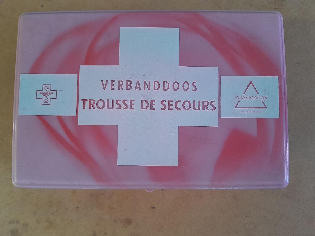 Trousse de secours pour voiture complète, Enlèvement