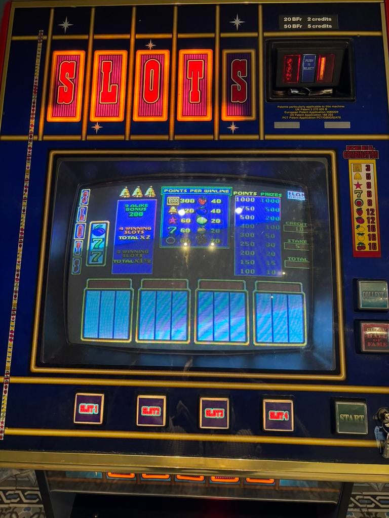 Slots, Collections, Machines | Machines à sous, Enlèvement, Comme neuf