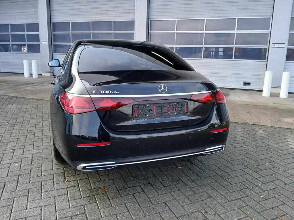 Mercedes-Benz E-Klasse 300 DE Berline Luxury Line | Distroni, Auto's, Mercedes-Benz, Automaat, 4 deurs, Zwart, Plug-in hybride