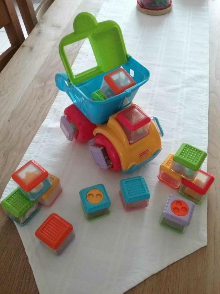 Camion benne musical avec blocs d'éveils., Enfants & Bébés, Enlèvement, Comme neuf