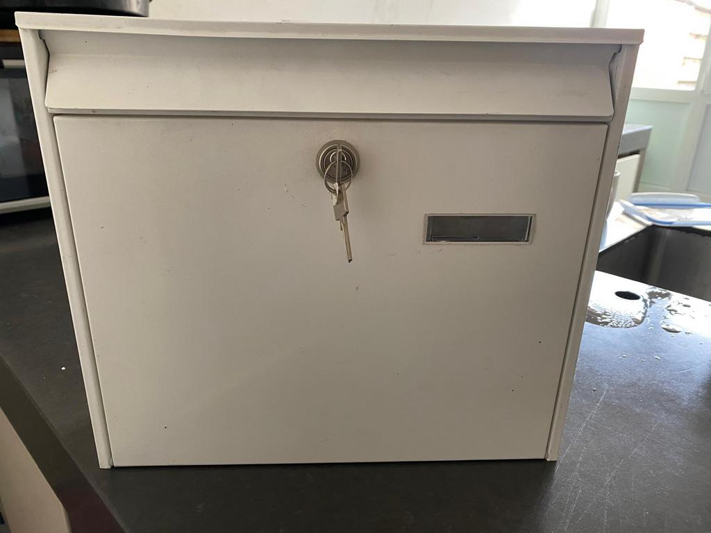 Witte brievenbus, Tuin en Terras, Brievenbussen, Ophalen, Zo goed als nieuw, Wandbrievenbus