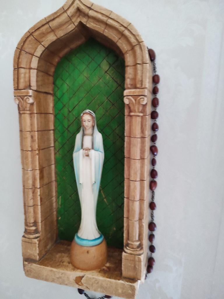 Statue de Marie dans une niche., Antiquités & Art, Enlèvement