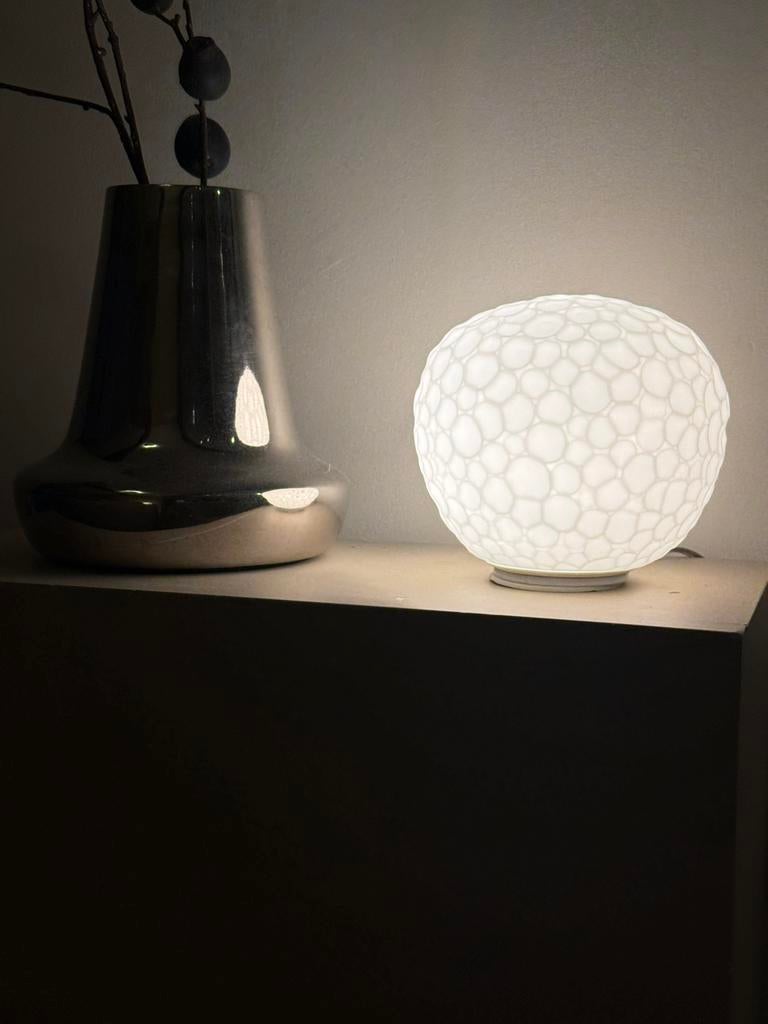 Lampe Artemide Meteorite 15  excellent état, Maison & Meubles, Lampes | Lampes de table, Enlèvement ou Envoi, Comme neuf, Verre