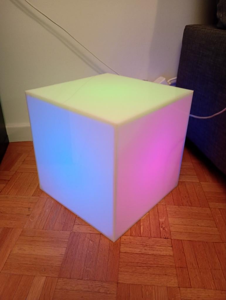 Lampe cubique aux couleurs changeantes, Maison & Meubles, Lampes | Lampes de table, Enlèvement, Comme neuf, Synthétique, Moins de 50 cm