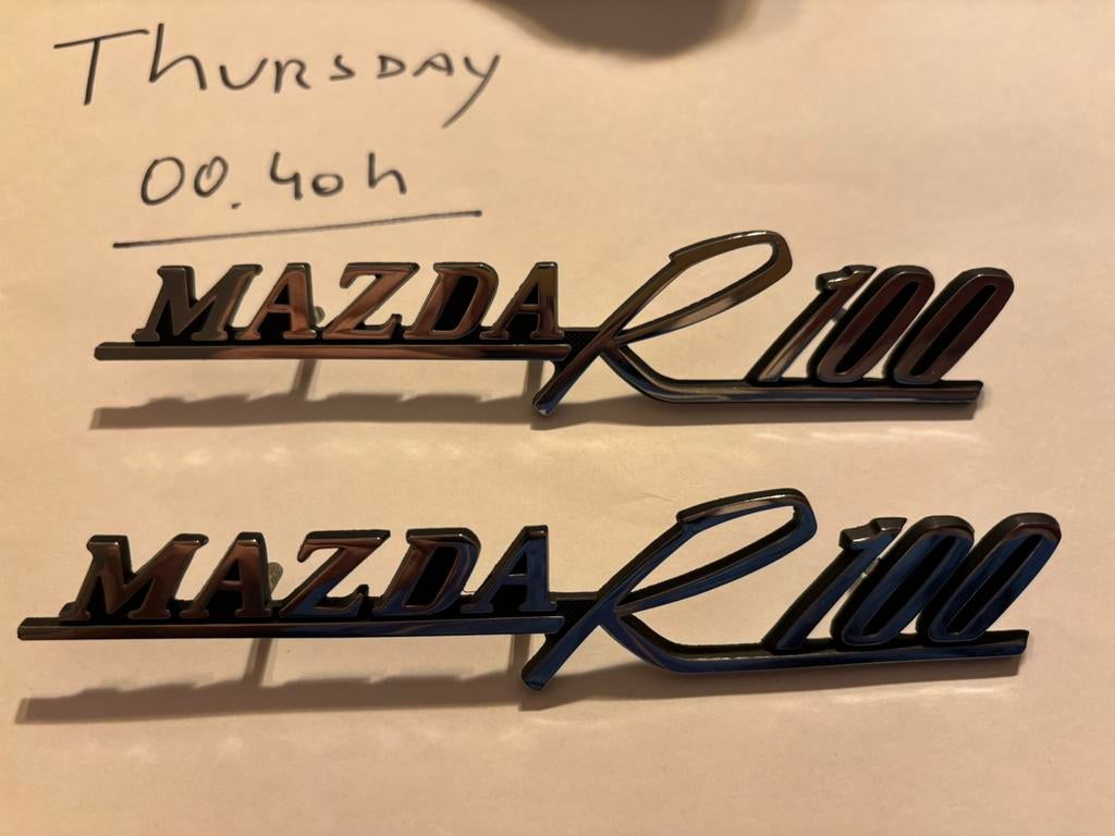 Logo Mazda R100 (1), Ophalen of Verzenden, Mazda