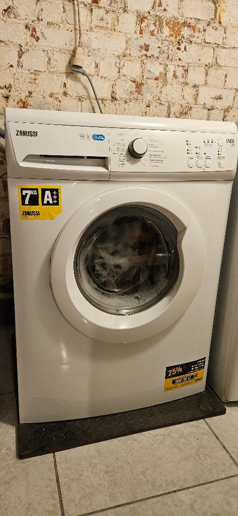 Machine à laver Zanussi 7kg, Electroménager, 1200 à 1600 tours, 6 à 8 kg, Chargeur frontal, Enlèvement