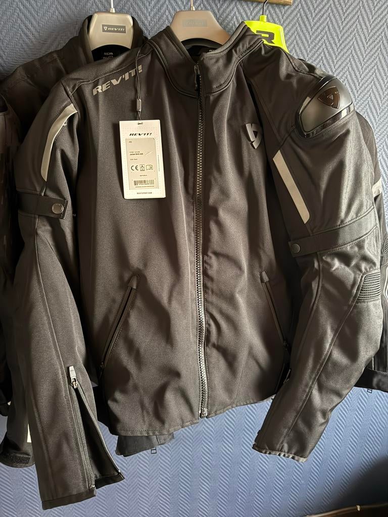 Revit shift h2o 100% waterproof NIEUW, Ophalen