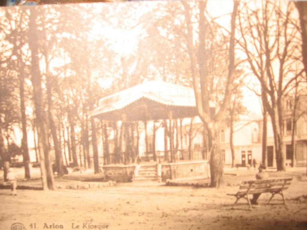 Arlon Le Kiosque de la Place Léopold, carte noir et blanc et, Enlèvement ou Envoi, 1920 à 1940, Affranchie, Luxembourg