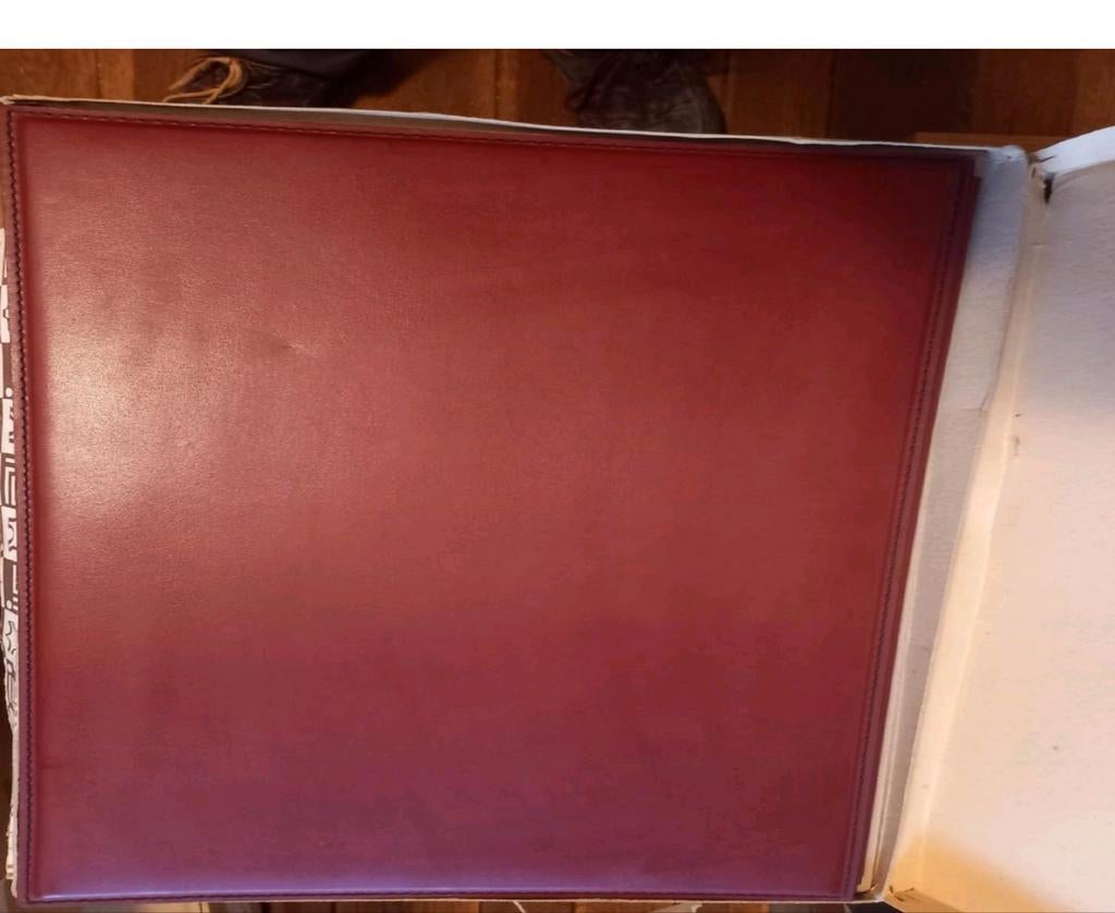 Sous-main de bureau de luxe, Enlèvement