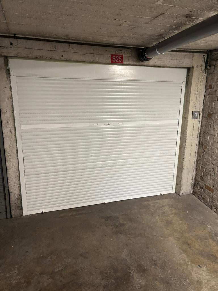Garage/box fermé et sécurisé à vendre., Immo, Garages & Places de parking, Liège (ville)