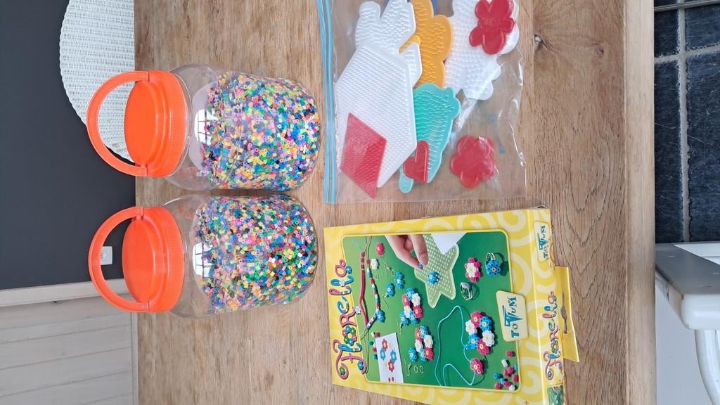 Lot strijkparels: 2 potten, vormpjes, juwelen maak set, Ophalen of Verzenden, Zo goed als nieuw