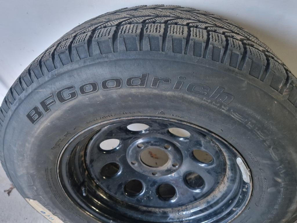 Pneu hiver pour jeep Wrangler 17 pouces jantes noire. 4x, Autos : Pièces & Accessoires, Pneus & Jantes, Enlèvement, 17 pouces