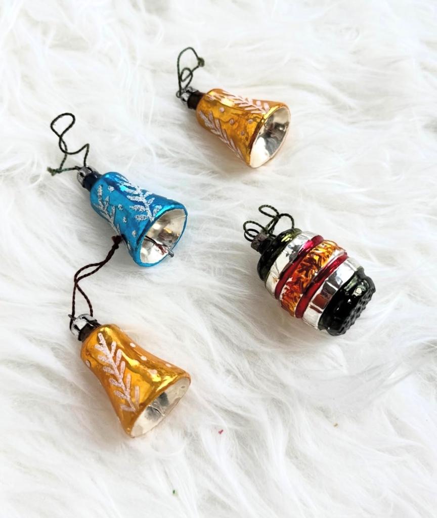 Oude kerstklokjes en ton, Ophalen of Verzenden