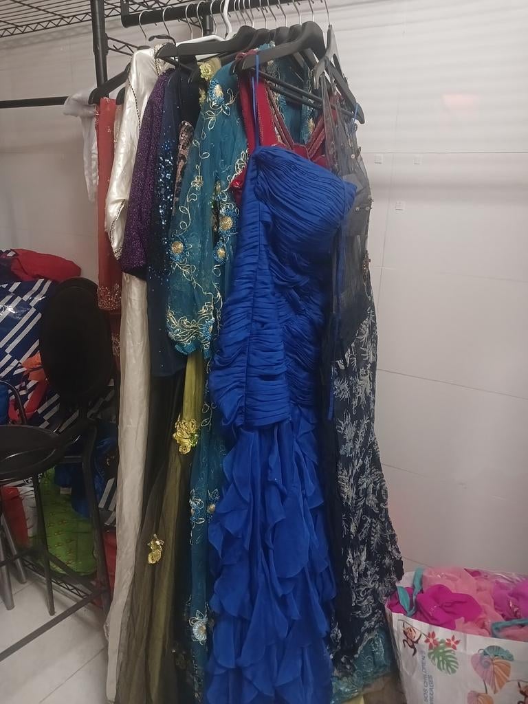 Groot partij galajurken, traditionele kleding, stoffen, Kleding | Dames, Ophalen