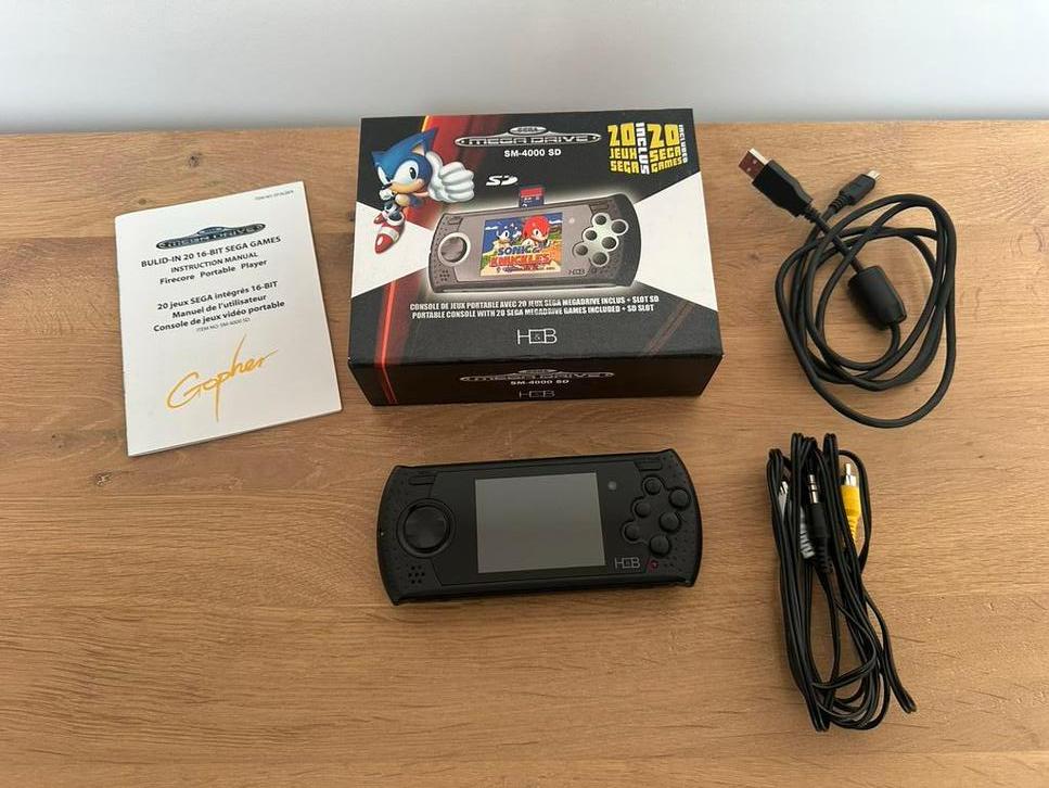 SM-4000 SD draagbare mega-drive console, Games en Spelcomputers, Spelcomputers | Sega, Gebruikt, Mega Drive, Zonder controller