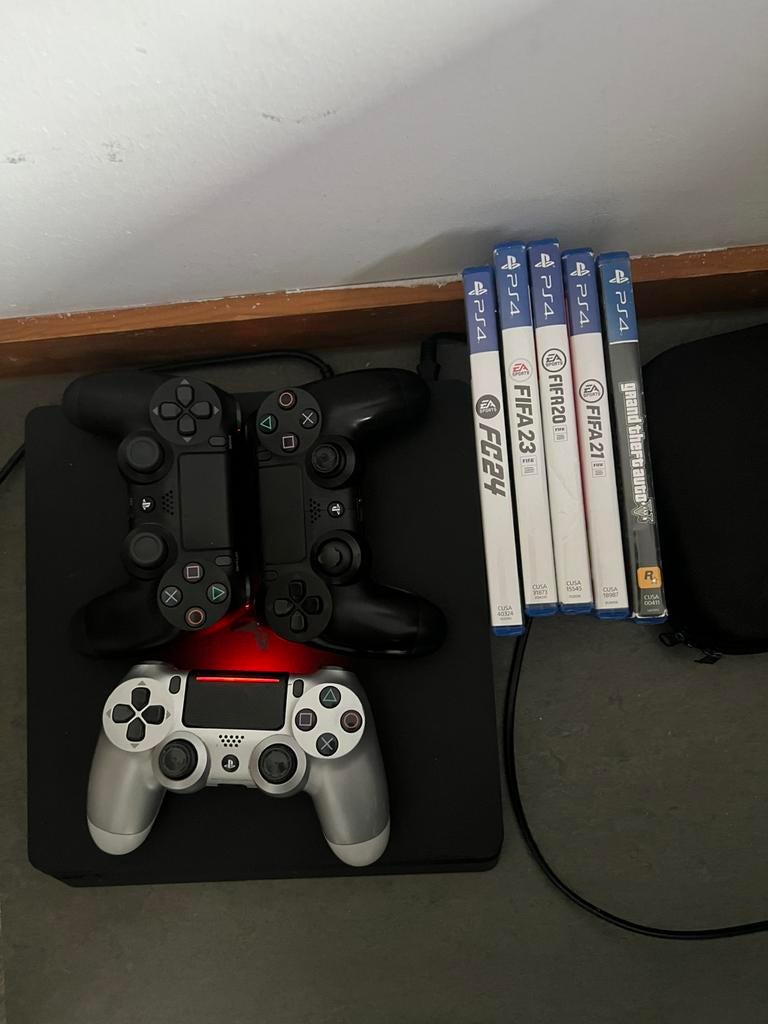 PS4 slim in perfecte staat+tv, Games en Spelcomputers, Ophalen, Zo goed als nieuw, Met 3 controllers of meer, Slim